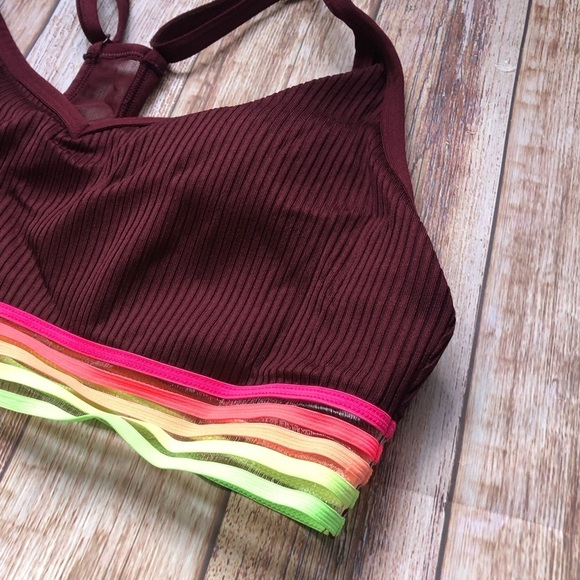 PINK Victoria’s Secret Sports Bra - Picture 2 of 4